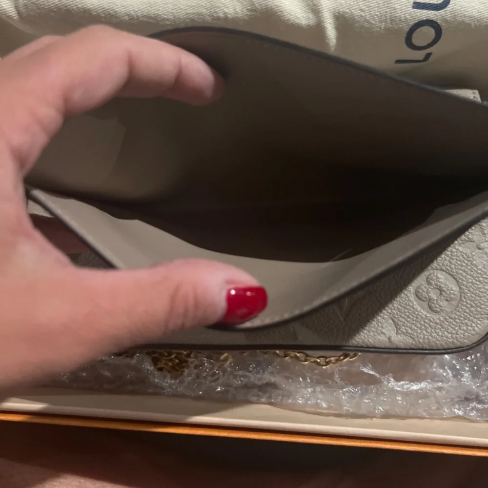 Louis Vuitton Felicie bag - Picture 8 of 10